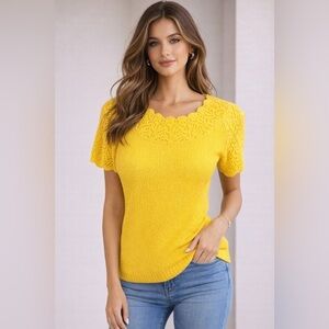 🔥🔥Vicki Wayne  Size Small Yellow Short Sleeve Pullover Sweater